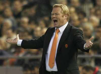 Ronald Koeman, durante un partido con el Valencia