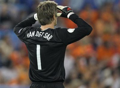 Van der Sar durante el partido ante Rusia