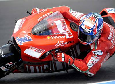 El australiano Casey Stoner y su Ducati, en una de las curvas del circuito de Phillip Island
