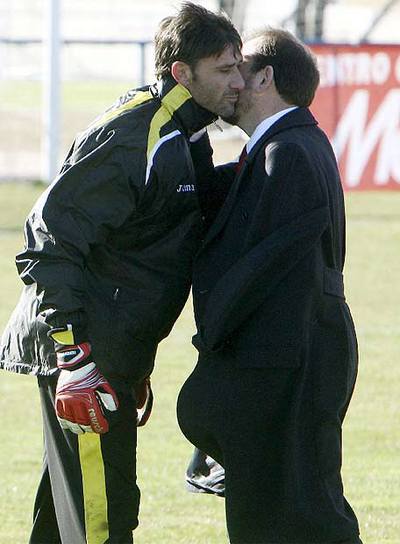 Abbondanzieri y Ángel Torres se reconcilian durante el entrenamiento