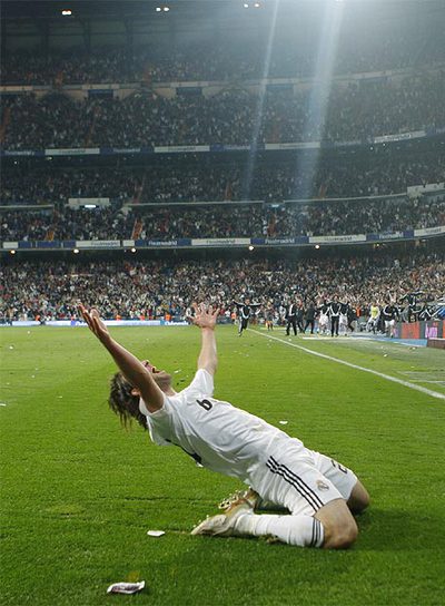 El delantero argentino marca el gol de la victoria y vuelve a meter a su equipo en la lucha por la Liga