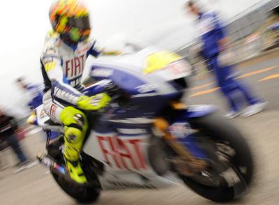 El italiano marca el mejor tiempo en el primer entrenamiento