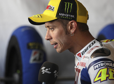 El piloto italiano Valentino Rossi, tras obtener el primer puesto en la primera serie de entrenamientos libres en Laguna Seca.