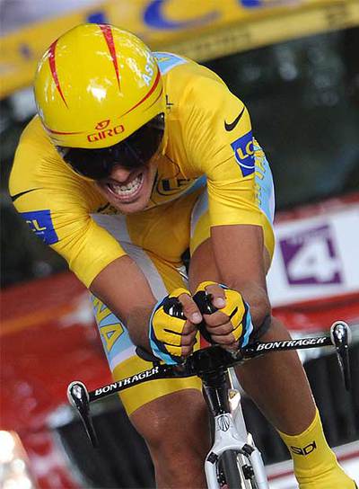 El ciclista español aprieta los dientes antes de pasar por meta en la contrarreloj