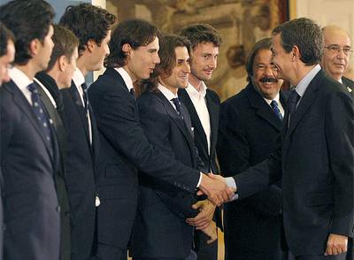 El presidente del Gobierno saludo a los vencedores de la última Copa Davis.