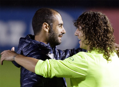 Guardiola saluda a Puyol