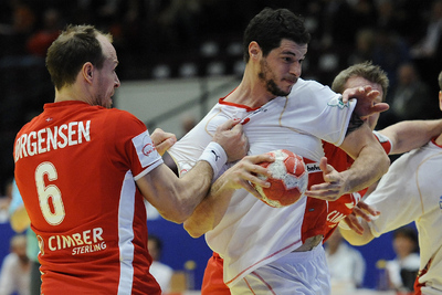 Entrerríos intenta avanzar con el balón