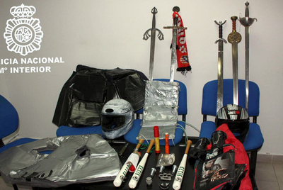 Material incautado por la Policía a los  ultras .