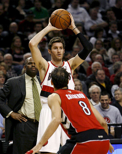 Rudy Fernández se prepara para lanzar a canasta