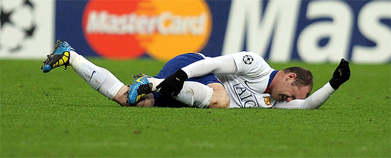 Wayne Rooney ha estado descartado hasta el último momento por Ferguson, pero jugará pese a caer lesionado en la ida