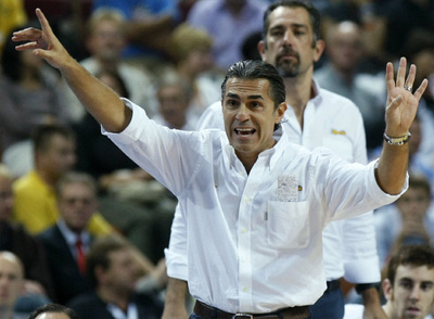 Tras un comienzo difícil en el Eurobasket, con derrotas inesperadas en las primeras fases, Sergio Scariolo fue muy criticado en su nuevo cargo como técnico y seleccionador de España. En los partidos finales, con  la Roja  funcionando a pleno rendimiento, las críticas se han convertido en elogios a su figura.