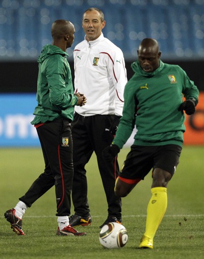 Emaná, Eto'o y Le Guen durante un entrenamiento en Sudáfrica.