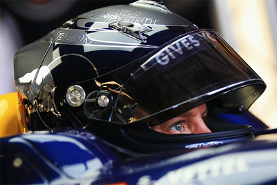 El piloto alemán marca la pauta en los primeros entrenamientos libres del GP de Inglaterra