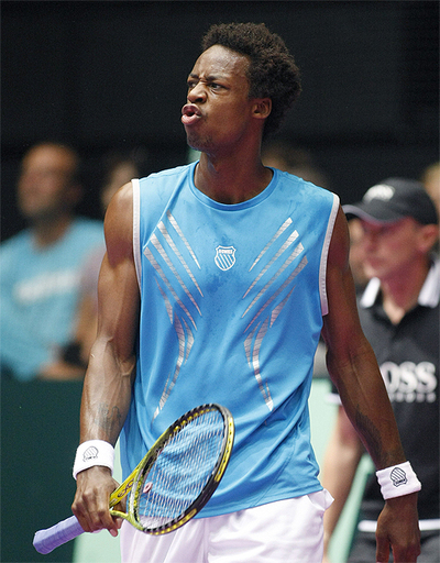 El francés Gael Monfils celebra un punto durante el partido ante David Ferrer