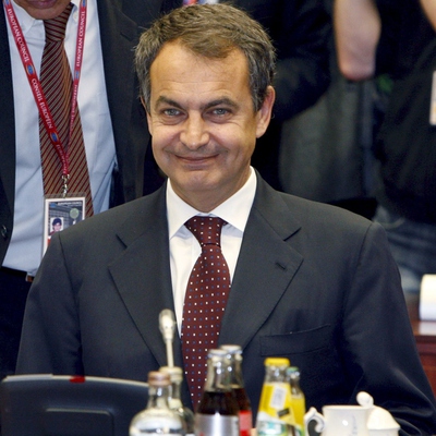 El presidente Zapatero sonríe durante un Consejo de Ministros