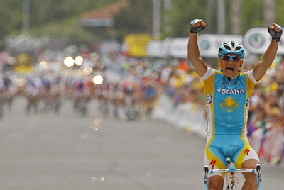 Vinokúrov celebra la victoria