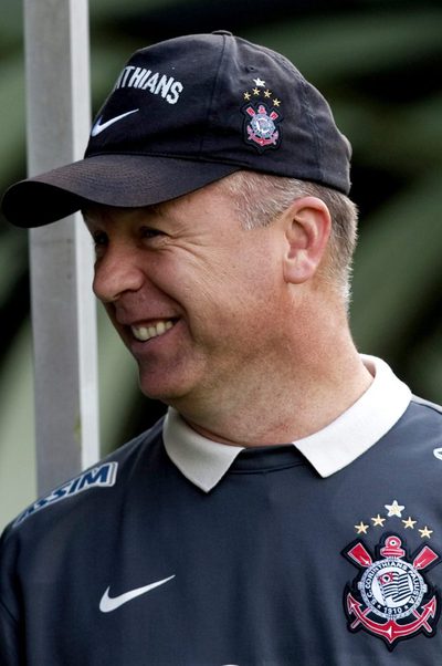 El seleccionador Mano Menezes en la rueda de prensa donde anunció su fichaje el la selección brasileña