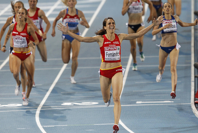 Nuria Fernández cruza la línea de meta