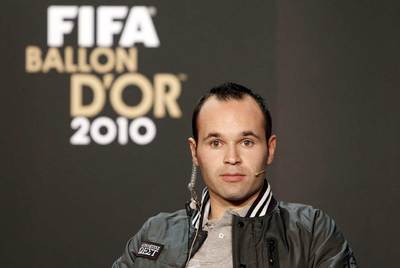 El centrocampista español del FC Barcelona Andrés Iniesta durante la rueda de prensa previa a la gala del Balón de Oro de la FIFA en el Palacio de Congresos de Zúrich.