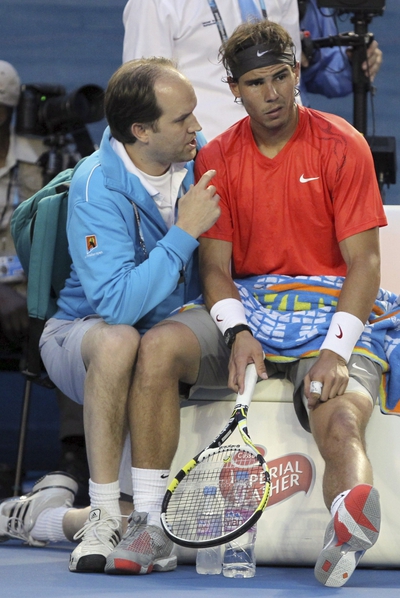 Rafael Nadal descansa durante el partido ante Ferrer