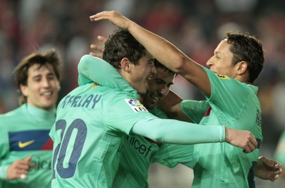 Los jugadores del Barcelona celebran el gol de Affellay.