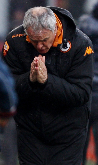 Ranieri se lamenta durante un momento del encuentro de hoy