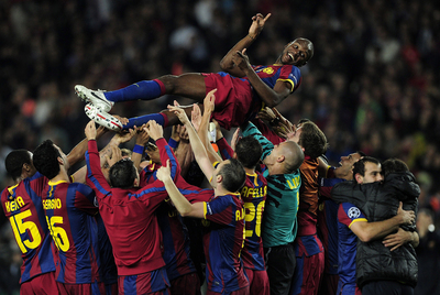 FOTOGALERIA: Abidal, manteado