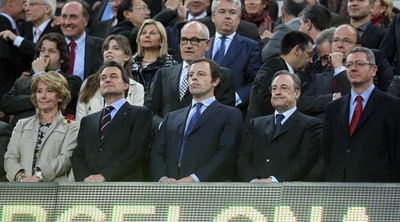 Esperanza Aguirre, Artur Mas, Sandro Rosell, Florentino Pérez y Gallardón, en el palco.