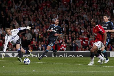 FOTOGALERIA: Anderson remata al Schalke