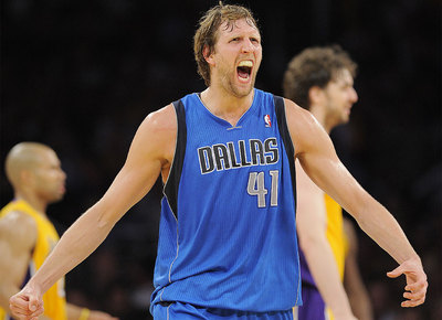 Dallas pone a los Lakers ante el abismo