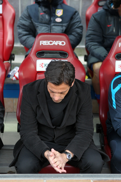 Quique Sánchez Flores, desolado, en el Atlético de Madrid-Valencia (1-2) de esta temporada.
