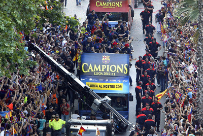 FOTOGALERIA: El autobús del Barça homenajea a Lorca
