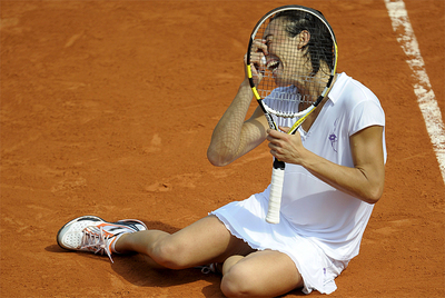 Francesca Schiavone celebra su victoria sobre la australiana Samantha Stosur en la final femenina de Roland Garros del año anterior