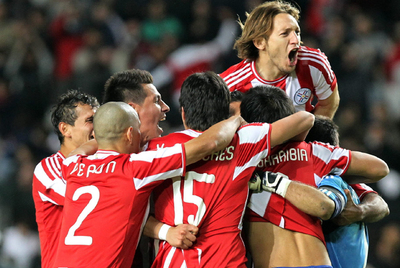 Los futbolistas paraguayos celebran el triunfo