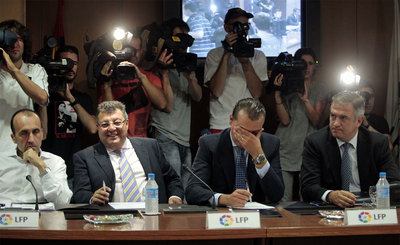 Representantes de la Liga Profesional de Fútbol durante su reunión de esta mañana