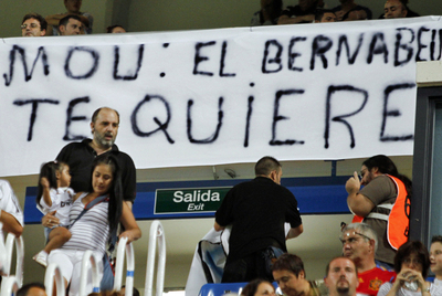 FOTOGALERIA: "Mou, el Bernabéu te quiere"