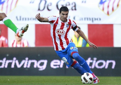 Reyes, durante un partido con el Atlético.