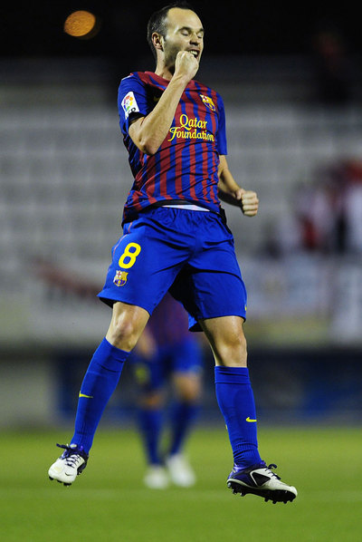 Iniesta celebra su gol ante L'Hospitalet.