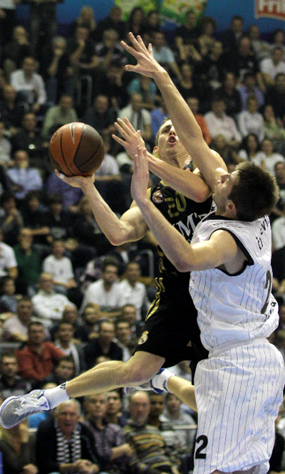 Jaycee Carroll y Marko Cakarevic, durante el partido