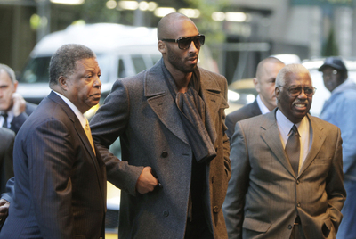 Kobe Bryant llega a la reunión entre jugadores y patronal el lunes 14 de noviembre.