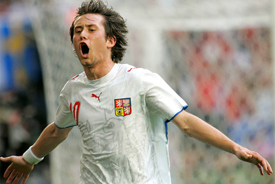 Rosicky celebra un gol con la República Checa.