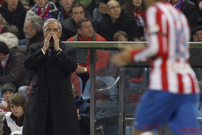 Manzano da órdenes a sus jugadores durante el partido contra el Albacete.