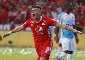 Michael Rangel, del América de Cali, celebra el primer gol de la final ante el Junior de Barranquilla.
