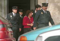 Una hermana de la víctima intenta apuñalar en el juzgado al acusado por el crimen de Riudoms