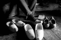 Hacerse el zueco ISABEL OLESTI