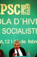 Maragall recuerda a Almunia que la política lingüística es competencia del Parlament Alud de críticas al candidato socialista