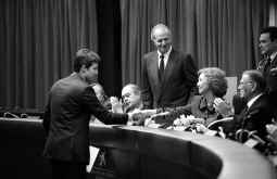 El Rey entrega 125 becas de La Caixa para estudios de posgrado en el extranjero