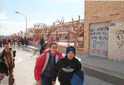Dos profesores de El Vendrell son agredidos al defender a un alumno perseguido por 'skins'