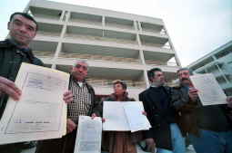 Argentaria gana en subasta 19 pisos habitados y escriturados desde 1990