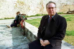 LLUÍS MARIA DE PUIG CANDIDATO DEL PSC
Despertando a la 'bella durmiente'